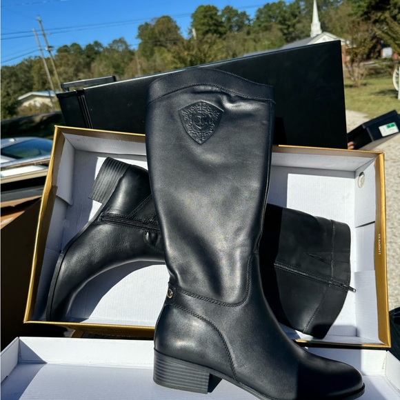 Boots - Picture 3 of 3